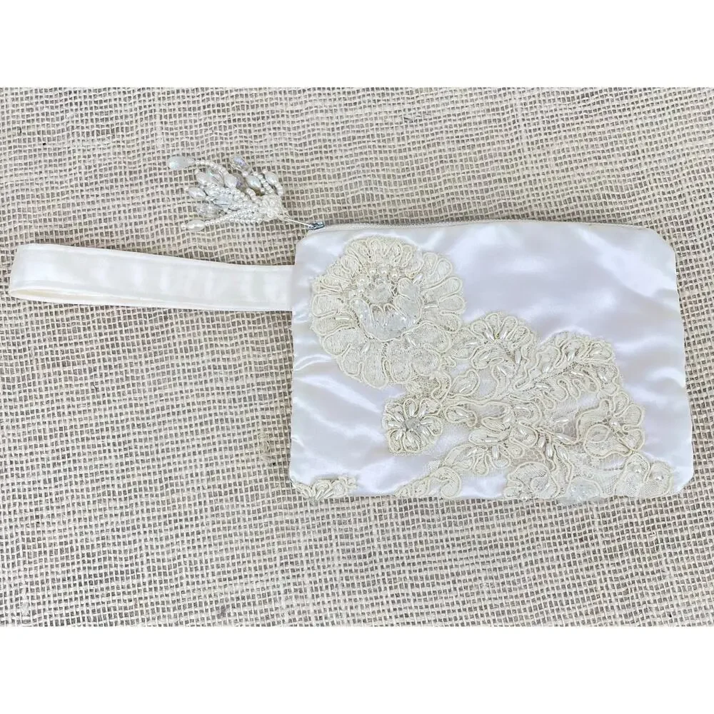 Wedding wristlet, Bridal clutch, evening bag,‎ Handmade, Pearls, lace, satin